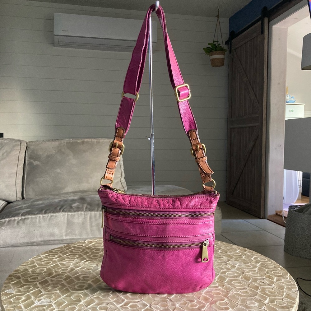 Fossil ‘Explorer’ cow-hide leather crossbody in ‘fuchsia’ - Picture 2 of 15